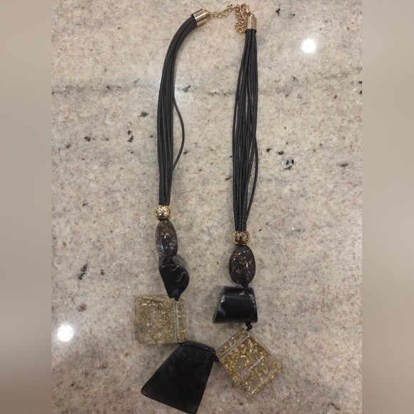 Elegant Black and Gold Necklace - Picture 6 of 6